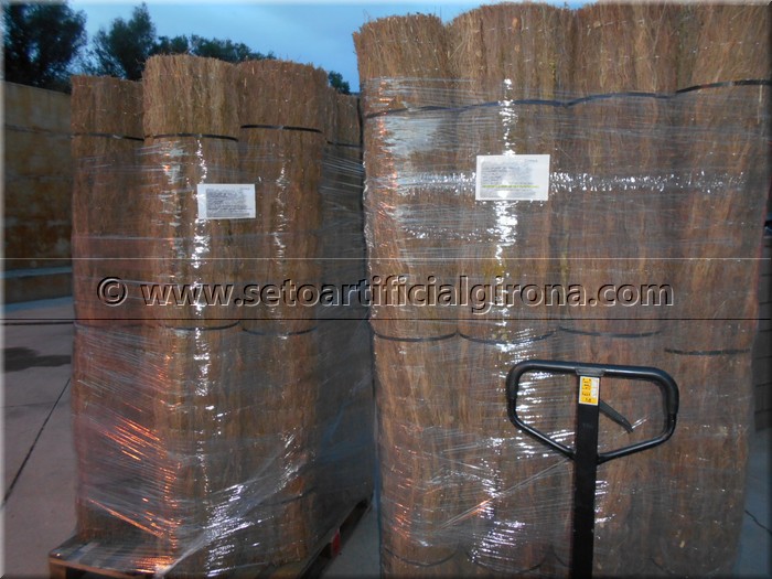 Enviament de 2 palets de bruc natural de 2 metres d'altura per a una jardineria de Zalla en (Biscaia) per un dels seus clients que vol cobrir la tanca del seu jard.